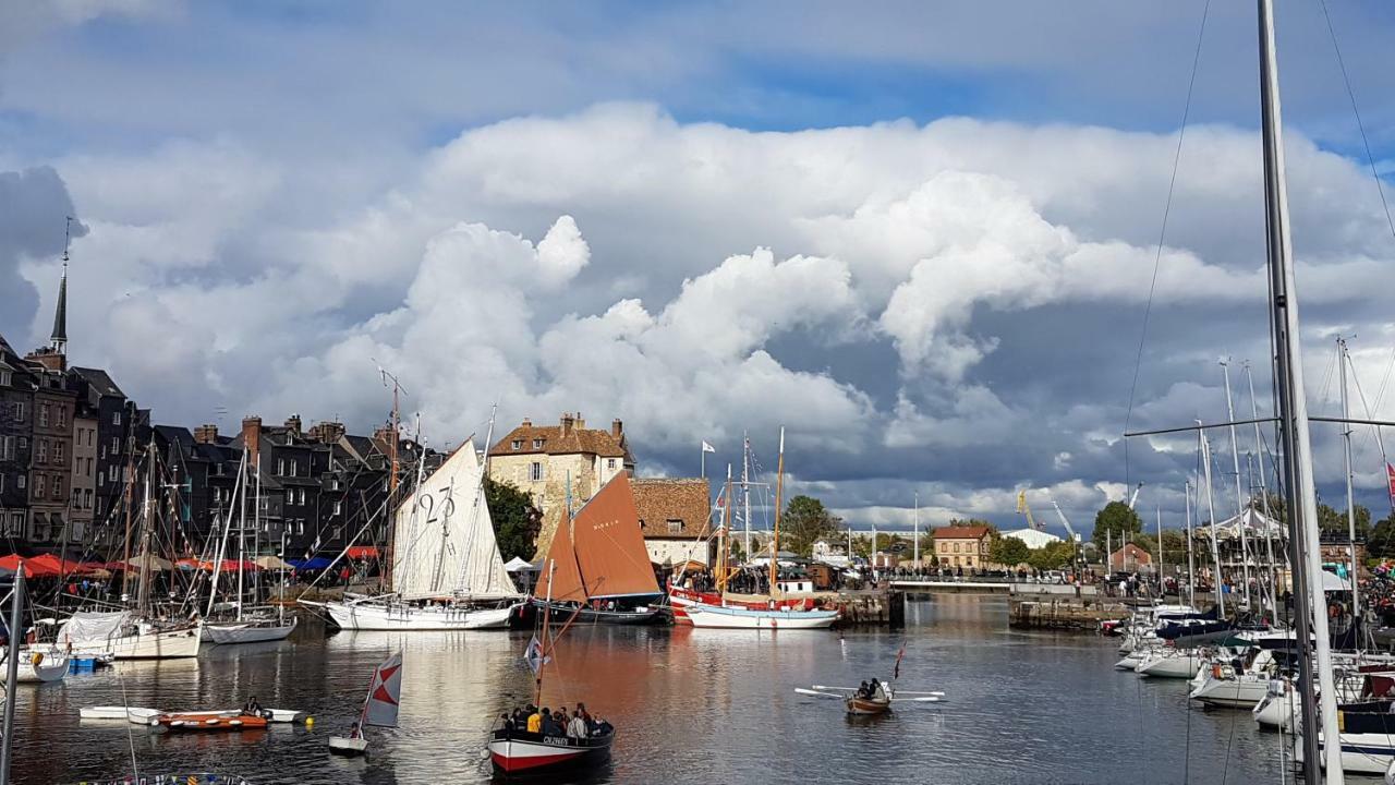 La Fleur D Honfleur Avec Son Parking Apartment Екстериор снимка