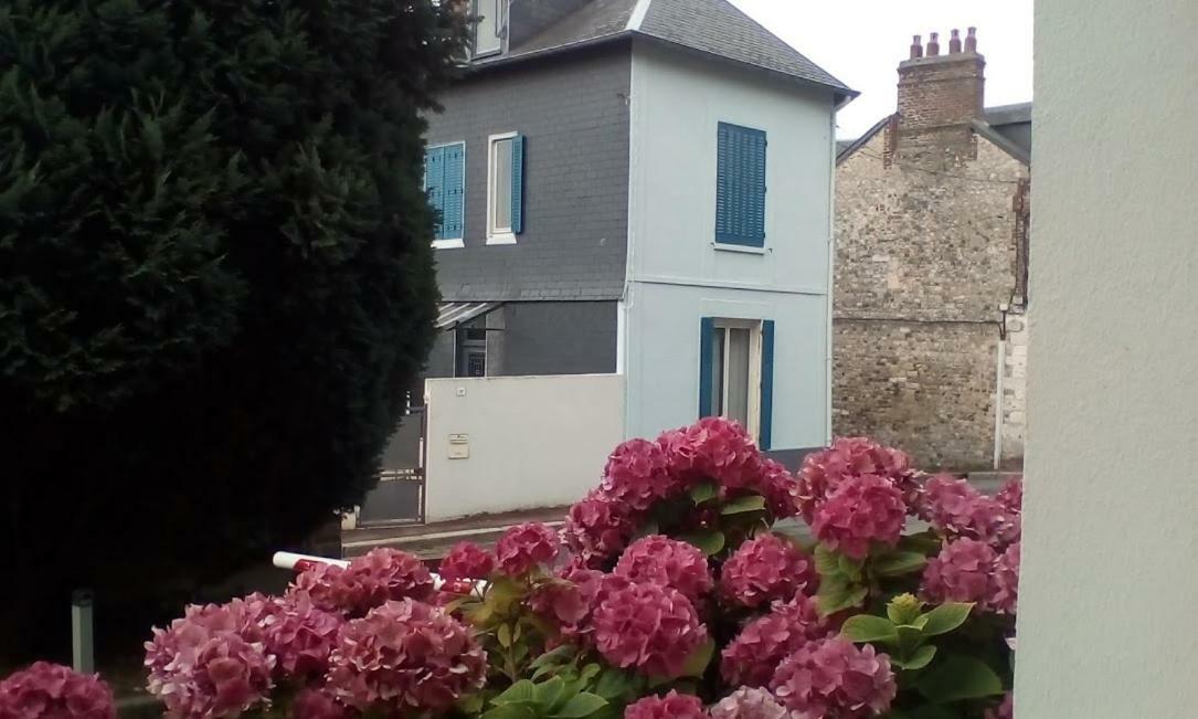 La Fleur D Honfleur Avec Son Parking Apartment Екстериор снимка